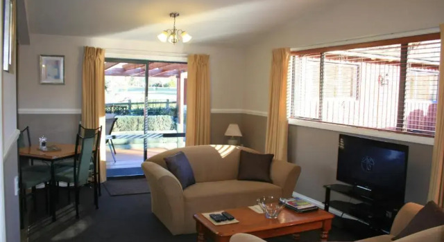 Бунгало с 2 комнатами Alpine Springs Motel