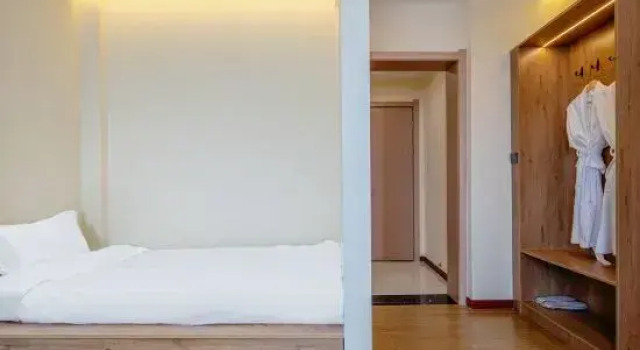 Люкс Deluxe Chengjiang Yanhu Inn