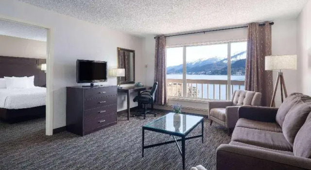 Люкс Ramada by Wyndham Juneau