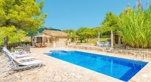 Son Duri, Book Hotel  
