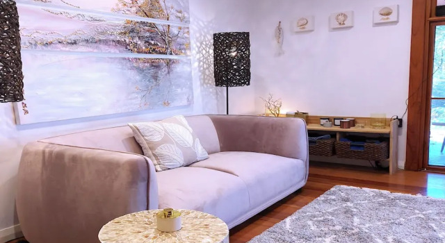 Charming Retreat! at Famous Palm Beach! Outdoor Spa Till 8! Walk to Ocean Beach!, Boek Resort Sydney Sydney Region