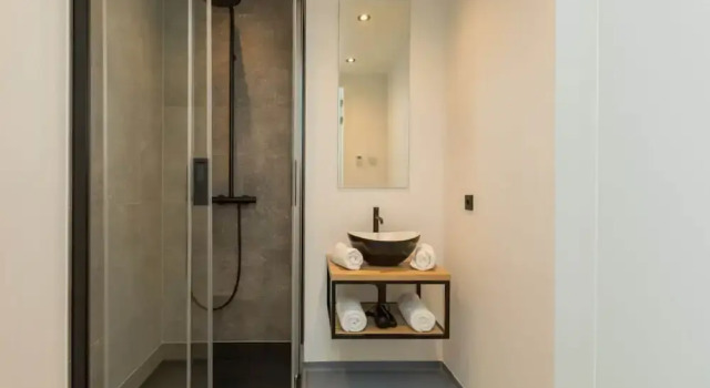 Апартаменты Unique apartment, located on the Oosterschelde and marina of Sint Annaland