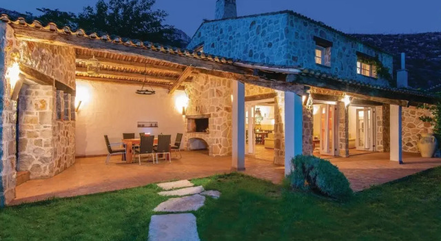 Amazing Home in Trstenik with Hot Tub, WiFi & 2 Bedrooms