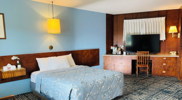 Люкс Curly Redwood Lodge