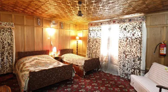 Номер Deluxe Houseboat New Golden Flower