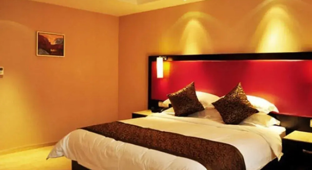 Empire Holiday Hotel - Nantong, Varaa Hotelli Hotellit Nantong pysäköinnillä, Pysäköinti