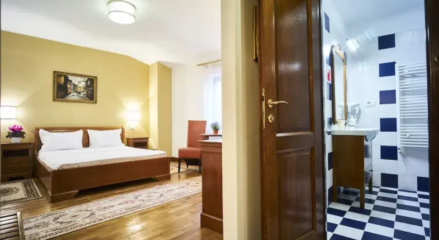 Cozy Attic Room I, Prenota Hotel Hotel a Muntenia con parcheggio, Parcheggio