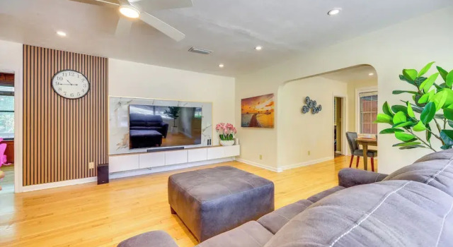 1 Mi to UF Campus: Group Retreat w/ Outdoor Oasis, Buchen Sie Ferienhaus Gainesville Florida