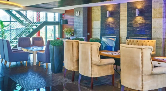 Hotel Scarboro, Rezerwuj Hotel Hotele w Czedżu z basenem, Basen