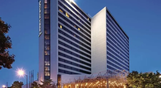 Двухместный люкс Presidential c 1 комнатой DoubleTree by Hilton Tulsa Downtown