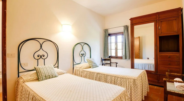 Belvilla by OYO Lavish Farmhouse With Fireplace, Book Hotel Terricciola Toscana