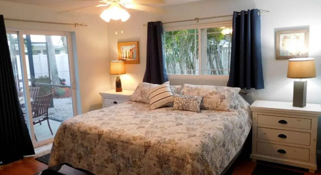 Aloha - Pet-friendly Fort Myers Beach Pool House, Забронировать Отель Отели Fort Myers Area с парковкой, Парковка