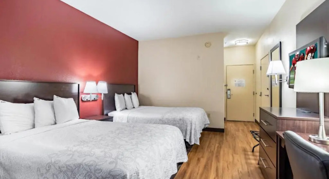 Четырёхместный номер Deluxe Red Roof Inn PLUS Henderson