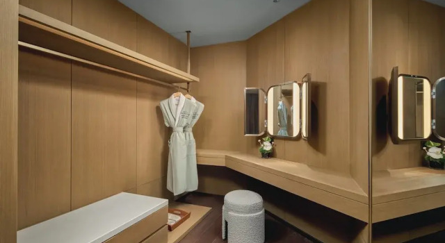 Люкс c 1 комнатой с балконом Hotel Indigo Wuxi Qingming Bridge by IHG