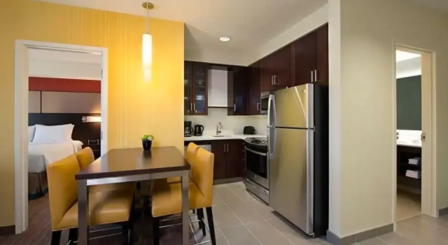Четырёхместный люкс с 2 комнатами Residence Inn by Marriott Calgary South