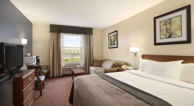 Номер Standard Super 8 by Wyndham Whitecourt