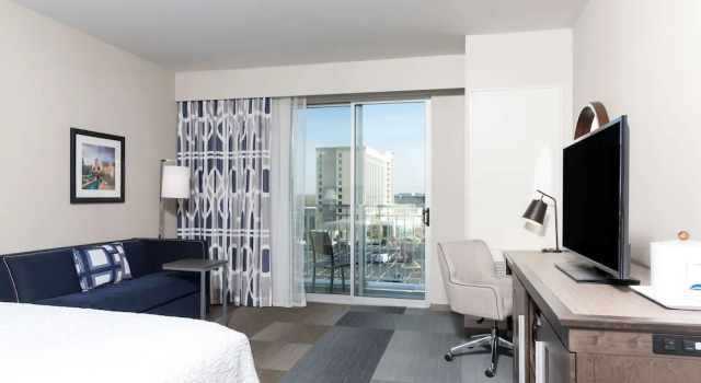 Номер Standard с балконом Hampton Inn & Suites Indianapolis-Keystone, IN