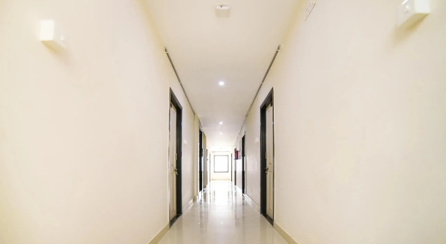 OYO Flagship 48336 Vj Inn Nagamalli Thota, Rezervovat Hotel Hotely v Andhra Pradesh s parkováním, Parkování