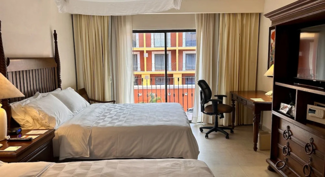 Четырёхместный номер Standard с балконом Holiday Inn Merida by IHG