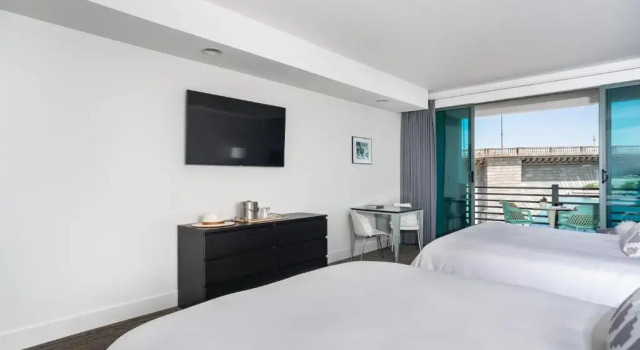 Четырёхместный номер Luxury Heat Hotel
