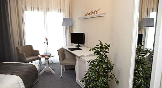 Одноместный номер Standard с балконом Rodopi Hotel