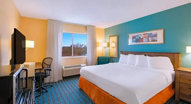 Номер Standard AmericInn by Wyndham Minot
