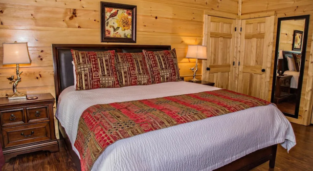 Breathtaking 14br Cabin Elevator Views Games Hot Tubs Galore