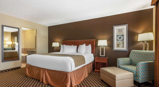 Двухместный люкс с 2 комнатами Best Western Strathmore Inn