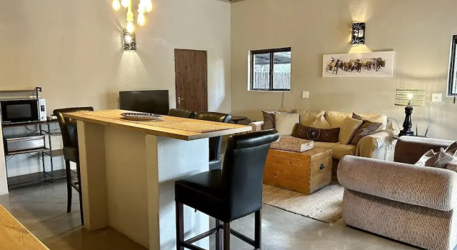 Коттедж Deluxe Leadwood Tree Safari Lodge
