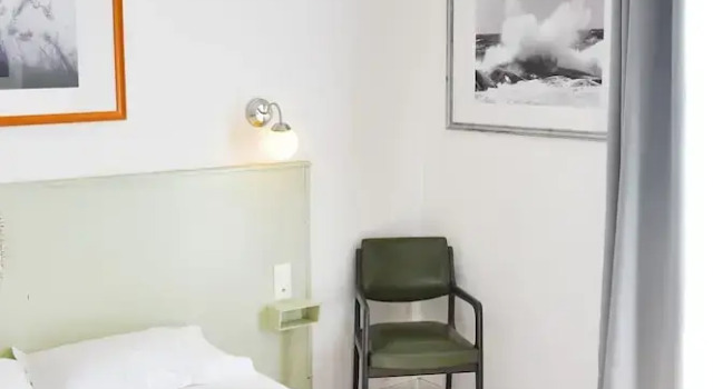 Двухместный номер Economy с балконом Hôtel les Arbousiers