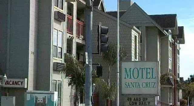 Кровать в общем номере Motel Santa Cruz