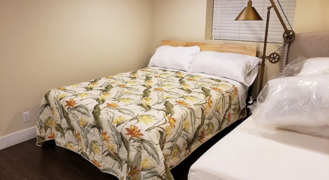 Коттедж LUXE Retreat at 8050 Kaymar Dr.
