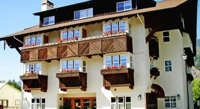 Blackbird Lodge, Book Hotel Coles Corner Stevens Pass