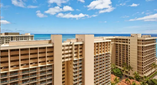Четырёхместный номер для гостей с ограниченными возможностями Resort View Hilton Hawaiian Village Waikiki Beach Resort