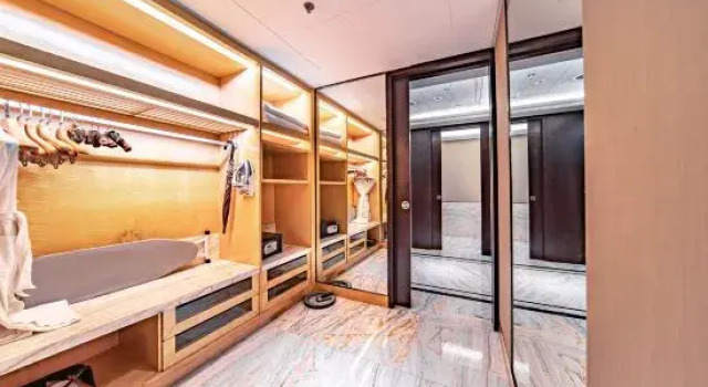 Executive Suite River & Holiday Maple Hotel