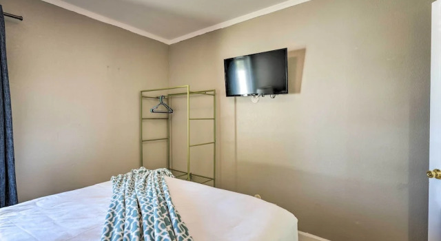 Коттедж Las Vegas Getaway w/ Patio & Grill: ~3mi to Strip!