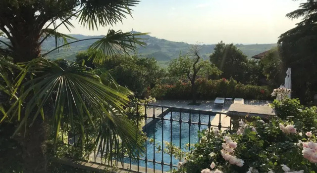 Spacious villa with private pool in Ca dei Rovati, Réserver Villa Castana Lombardie