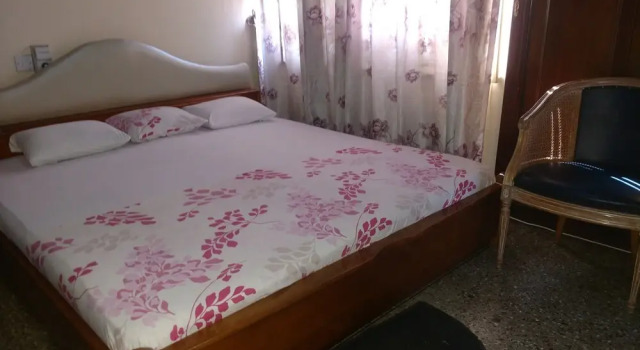 Friendly Guest House, Book Pension Hoteller i Greater Accra med parkering, Parkering