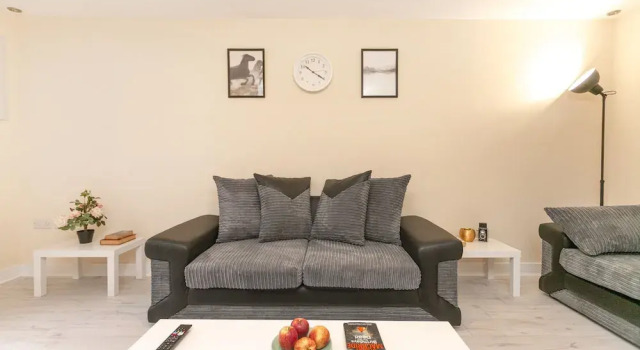 Коттедж с 3 комнатами Condron 3 bedroom house