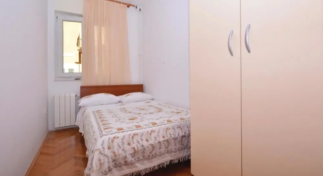 Awesome Home in Omis With Wifi and 3 Bedrooms, Book Hotel Hoteller i Split Region med parkering, Parkering
