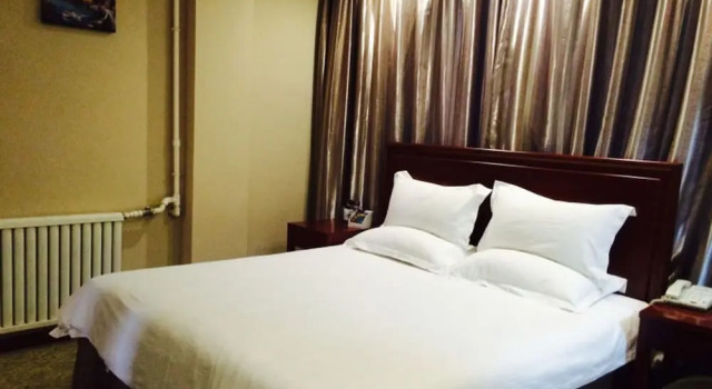 Одноместный номер Standard GreenTree Inn Puyang Pushang Huanghe Road Hotel