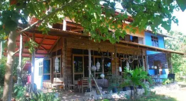 Oro Beach Houses, Забронировать Отель Weetebula провинция Восточная Нуса-Тенгара