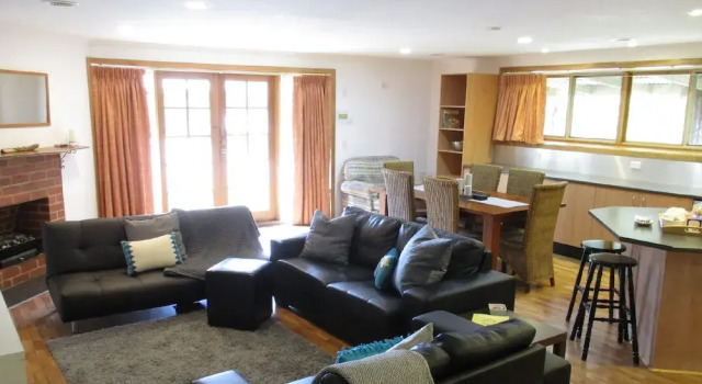 Dandenong Ranges Cottages, Rezerwuj Hotel Hotele w Dandenong Ranges z parkingiem, Parking