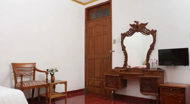 OYO 392 Hotel Mawar Saron, Book Hotel Gondokusuman 
