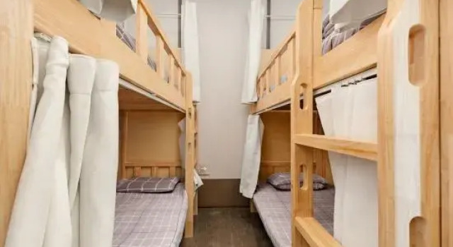 Кровать в общем номере (мужской номер) Shen Qi Hotel