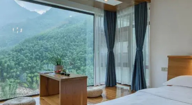 Кровать в общем номере Heart of Forest Homestay