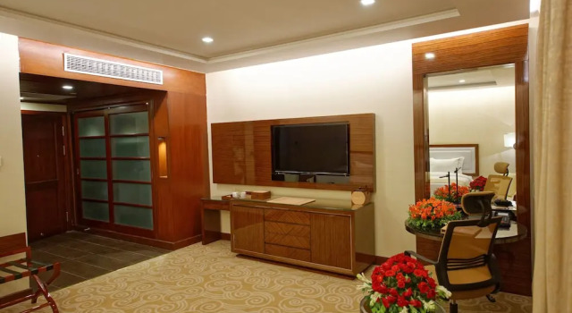 Royal Swiss Lahore, Book Hotel Hotels in Lahore with Breakfast, Breakfasts