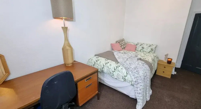 Spacious 4-bed House Great Location Coventry, Varaa Hotelli Coventry West Midlands