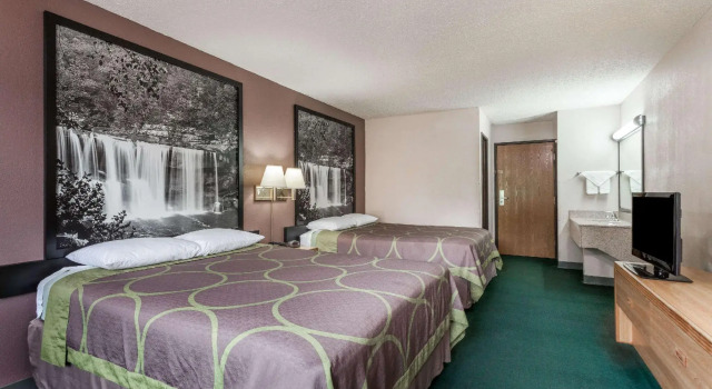 Четырёхместный номер Standard Super 8 by Wyndham Carrollton