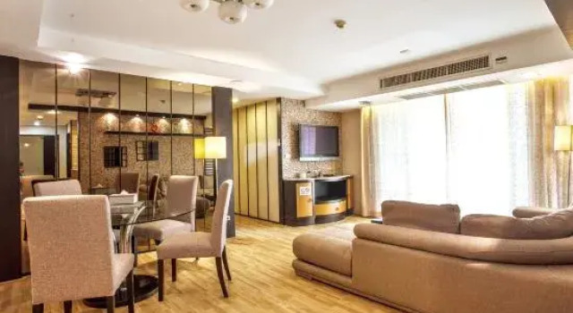 Luxurious 2-Bedroom Condo in Central Bangkok with Gym and Swimming Pool Room 2A, Забронировать Отель Отели Бангкока с бассейном, рядом с Улица Сой Ковбой, Бассейн
